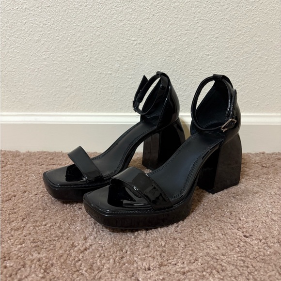 Gianni Bini Black Patent Leather Women's Heels - Picture 1 of 5